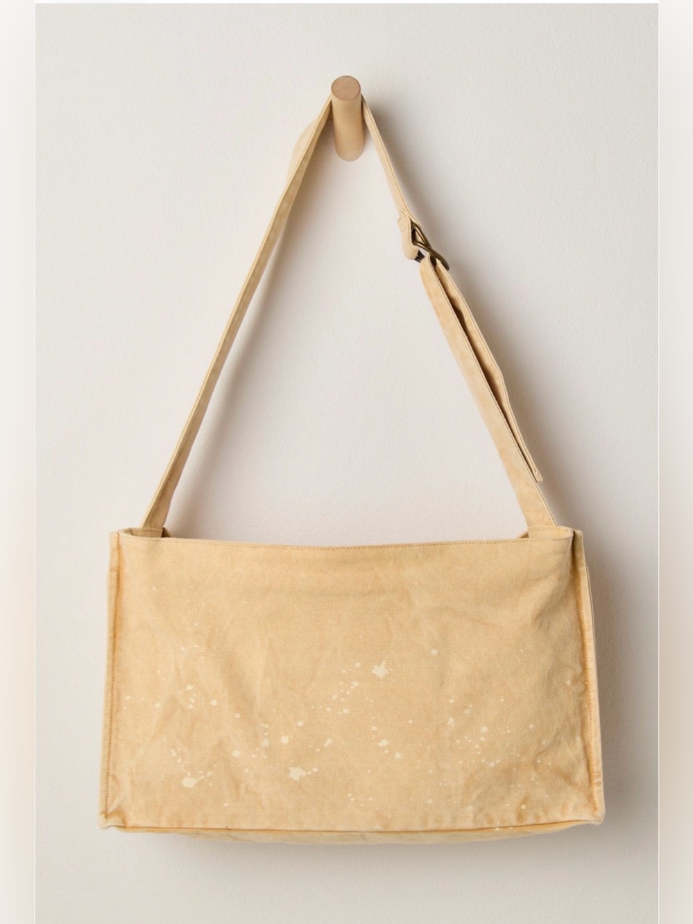 Free People Camp Crush Sling Bag NWT $78 Neutral - Picture 4 of 8